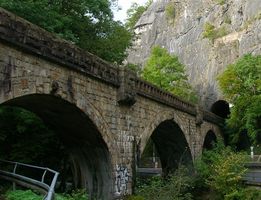 Eisenbahnbrücke im Hönnetal